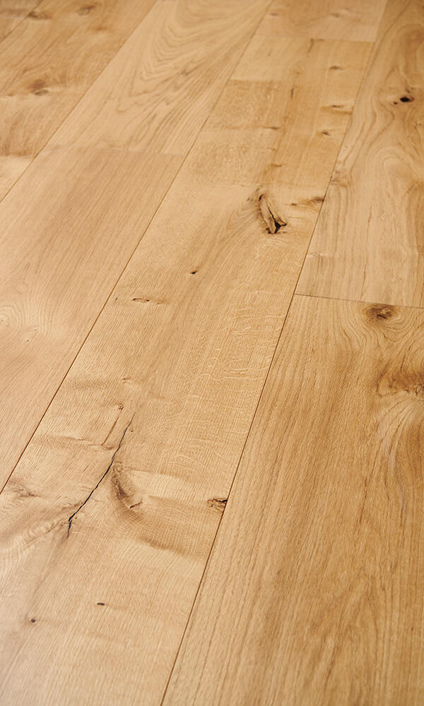 Trägolv - Ek Herregårdsplanka 260 mm. Borstad rustik Natur mattlack