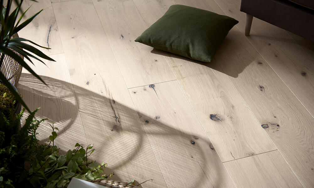 Trägolv - Ek Herrgårdsplanka 260 mm. Borstad Invisible mattlack